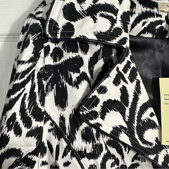 NEW Vertigo Paris black and white graphic trench coat, size Lg., belted, chic - Picture 11 of 14